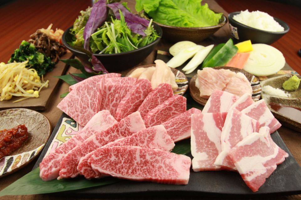 沖縄ブランド牛とアグー豚の食べ比べコース